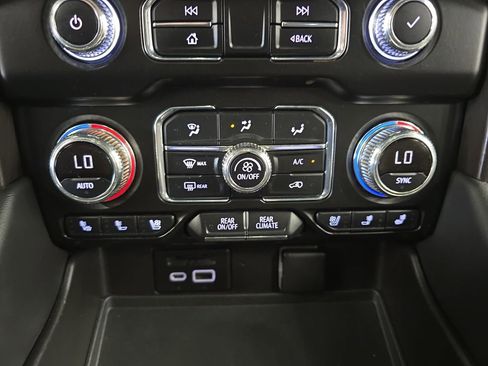 Used 2021 GMC Yukon XL AT4 w/ AT4 Premium Plus Package AWD/4WD image 22