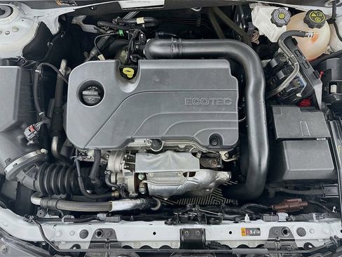 Used 2023 Chevrolet Malibu LT image 32