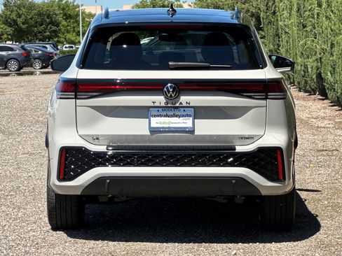 New 2026 Volkswagen Tiguan SE R-Line AWD/4WD image 5