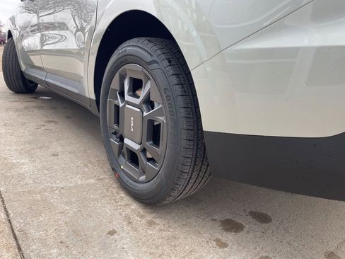 New 2026 Kia Carnival EX image 18