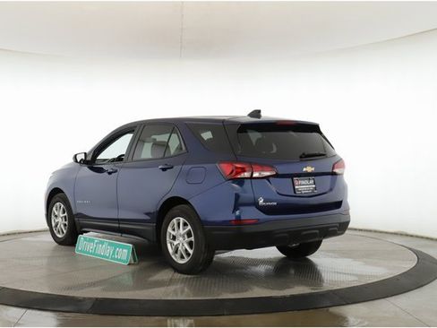 Used 2022 Chevrolet Equinox LS w/ LS Convenience Package image 8