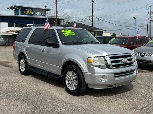 Used 2011 Ford Expedition XLT image 4