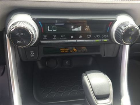 Used 2022 Toyota RAV4 XLE w/ Convenience Package image 22