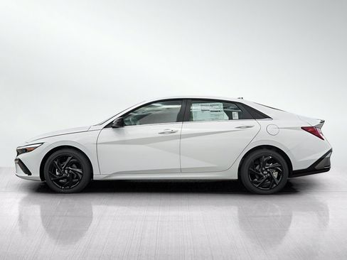 New 2026 Hyundai Elantra SEL Sport Premium FWD image 4
