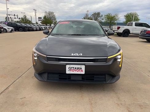 Used 2025 Kia K4 FWD image 3