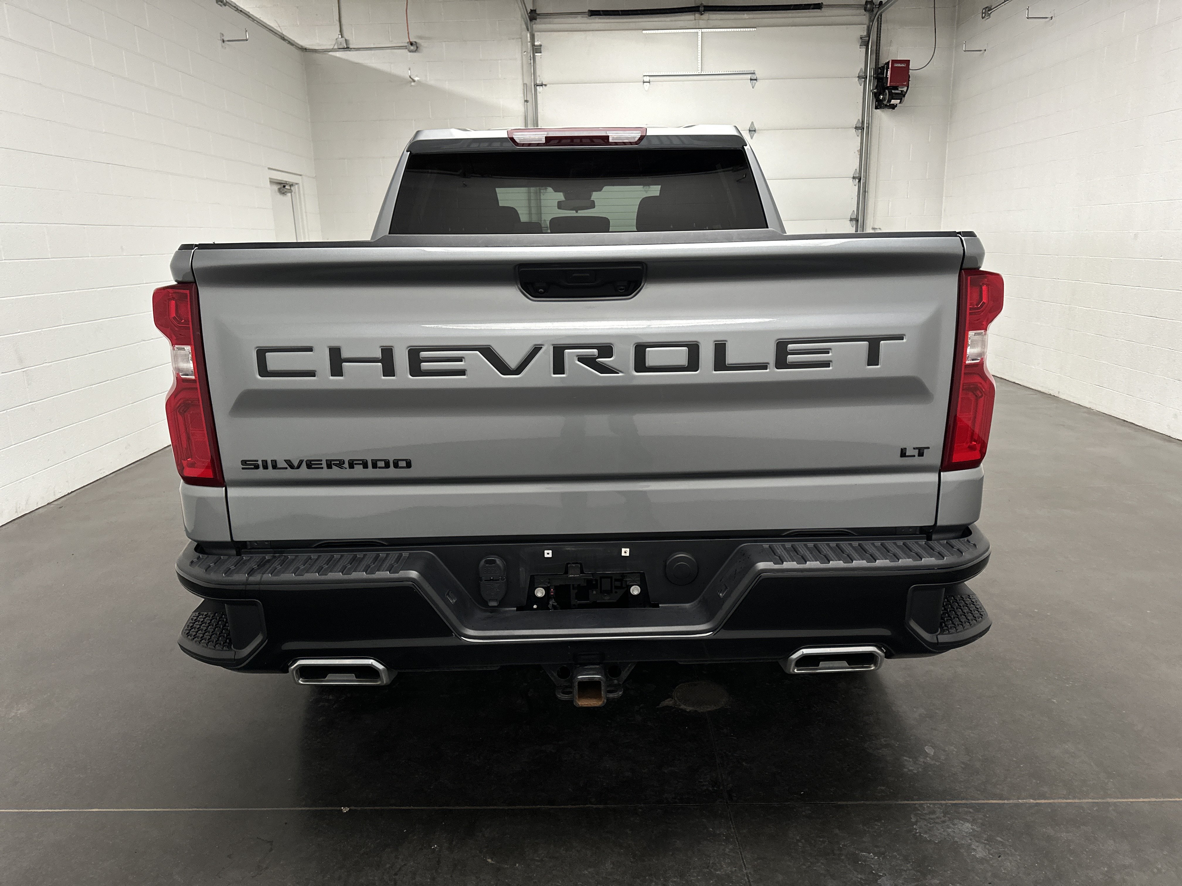 Used 2024 Chevrolet Silverado 1500 LT Trail Boss w/ LPO, Dark Essentials Package AWD/4WD image 8