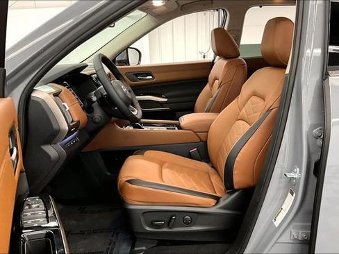 New 2025 Nissan Pathfinder Platinum w/ Lighting Package (N93) image 10