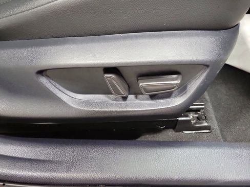 Used 2025 Toyota Camry XLE image 19