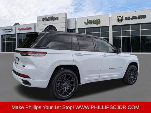 Used 2025 Jeep Grand Cherokee Summit w/ Obsidian Package AWD/4WD image 3