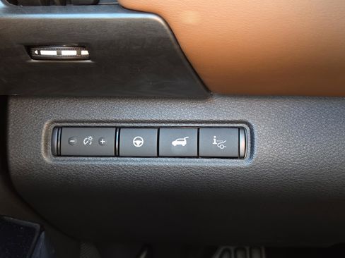 New 2026 Nissan Pathfinder Platinum image 25