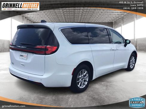 Used 2025 Chrysler Pacifica Select FWD image 5