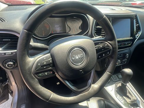 Used 2019 Jeep Cherokee Limited w/ Luxury Group AWD/4WD image 14