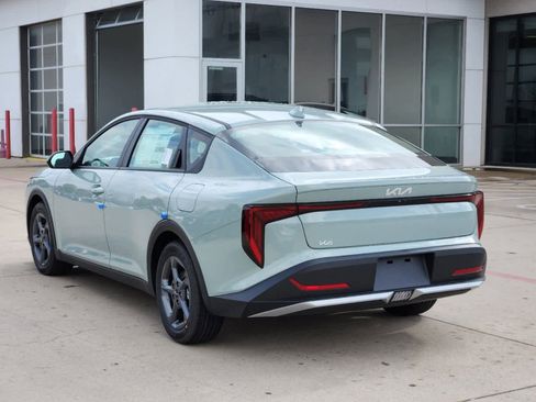 New 2025 Kia K4 LXS image 4