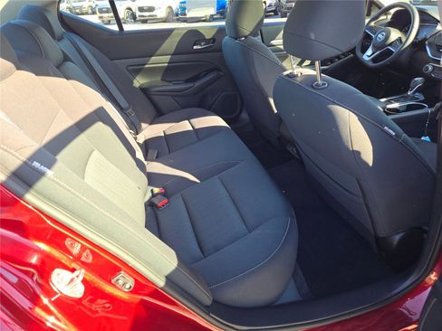 Used 2022 Nissan Altima 2.5 SV w/ SV Premium Package image 11