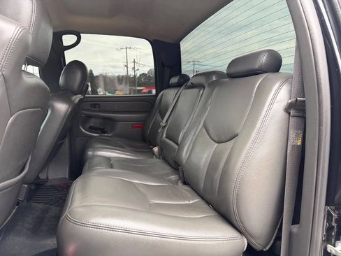 Used 2007 GMC Sierra 2500 SLT w/ Heavy-Duty Power Package image 17