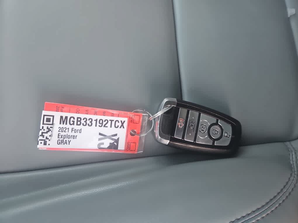 Used 2021 Ford Explorer XLT w/ Equipment Group 202A AWD/4WD image 21