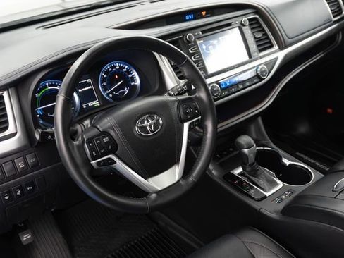 Used 2018 Toyota Highlander Limited Platinum AWD/4WD image 4