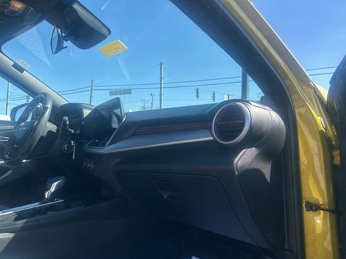 Used 2024 Chevrolet Trax RS w/ Sunroof Package image 29