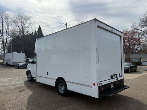Used 2021 Chevrolet Express 3500 w/ Power Convenience Package image 4