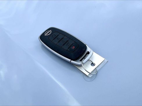 Used 2023 Nissan Versa SR w/ Trunk Package image 37