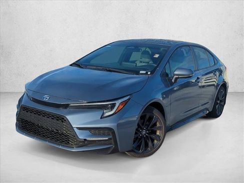 Used 2026 Toyota Corolla SE FWD image 2
