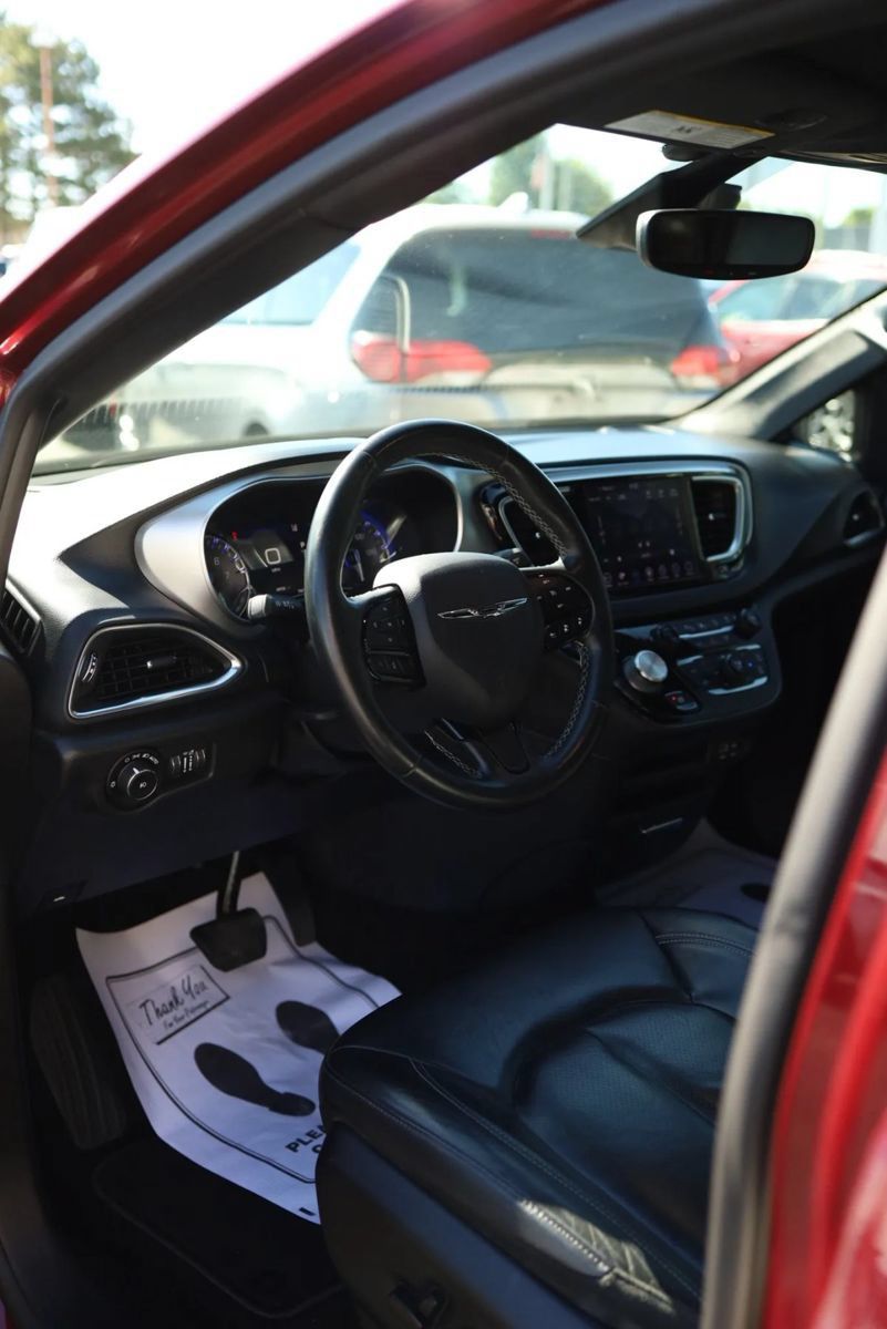 Used 2019 Chrysler Pacifica Touring-L w/ Advanced Safetytec Group FWD image 14