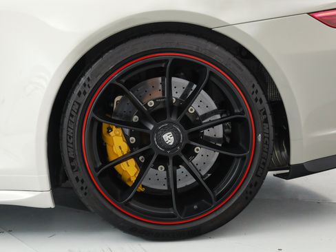 Used 2019 Porsche 911 Speedster RWD image 40
