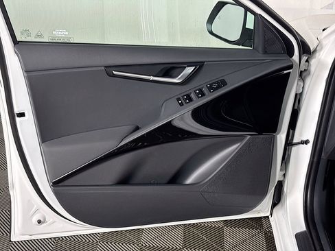 New 2026 Kia Niro EX FWD image 10