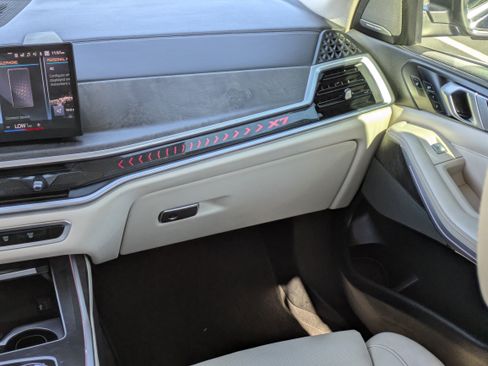 Used 2023 BMW X7 xDrive40i w/ Executive Package image 19