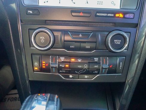 Used 2018 Ford Explorer XLT w/ Equipment Group 202A image 25