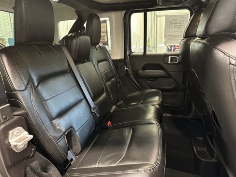 Used 2019 Jeep Wrangler Unlimited Sahara w/ Cold Weather Group image 31