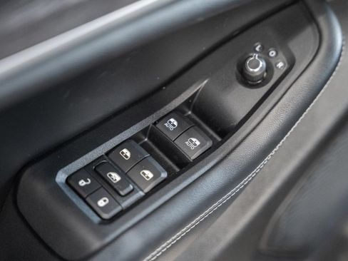 Used 2023 Jeep Grand Cherokee Limited AWD/4WD image 39