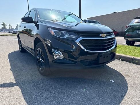 Used 2020 Chevrolet Equinox LS AWD/4WD image 2