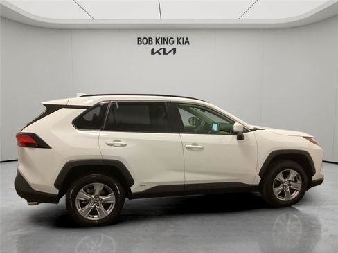 Used 2025 Toyota RAV4 LE AWD/4WD image 6