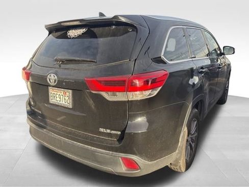 Used 2019 Toyota Highlander XLE image 5
