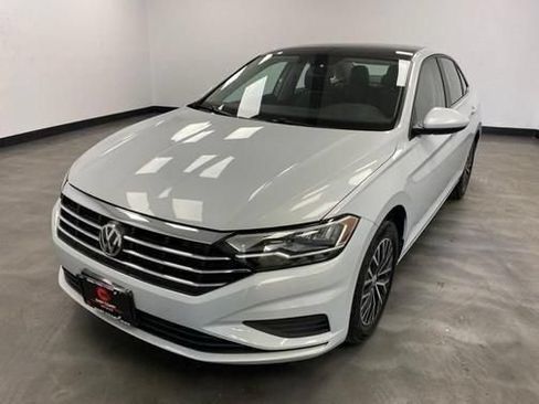 Used 2019 Volkswagen Jetta SE FWD image 2