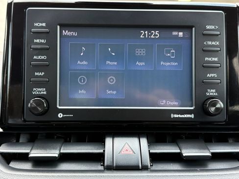 Used 2021 Toyota RAV4 XLE AWD/4WD image 30
