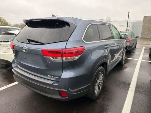 Used 2017 Toyota Highlander XLE w/ Carpet Mat Package image 3