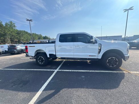 Used 2024 Ford F250 Lariat w/ Tremor Off-Road Package AWD/4WD image 4
