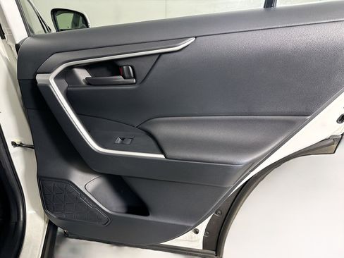 Used 2019 Toyota RAV4 LE image 28