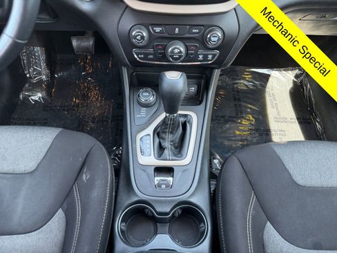 Used 2014 Jeep Cherokee Latitude w/ Comfort/Convenience Group AWD/4WD image 11