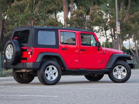 Used 2014 Jeep Wrangler Unlimited Sport w/ Quick Order Package 24S AWD/4WD image 4