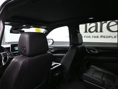 Used 2023 Chevrolet Suburban LT w/ Luxury Package image 26