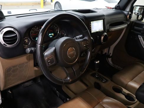Used 2012 Jeep Wrangler Unlimited Sahara w/ Max Tow Pkg AWD/4WD image 23