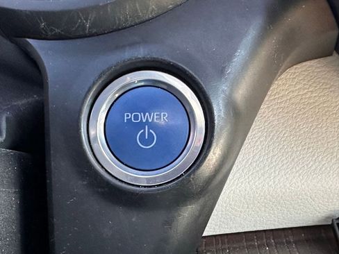 Used 2022 Toyota Sienna XLE image 28