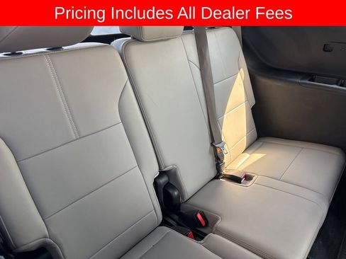 Used 2025 GMC Acadia Elevation w/ Elevation Premium Package FWD image 11