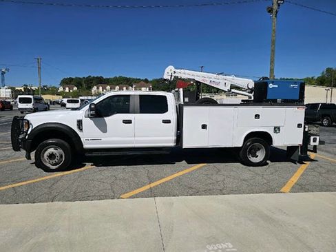 Used 2022 Ford F550 4x4 Crew Cab Super Duty w/ Power Equipment Group image 4