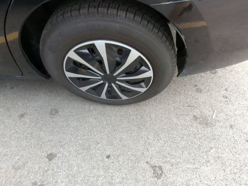 Used 2018 Toyota Corolla LE w/ Carpet Mat Package (TMS) FWD image 5