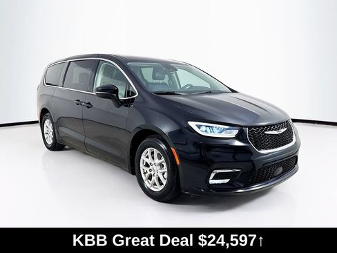 Used 2024 Chrysler Pacifica Touring-L FWD image 1