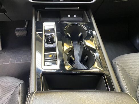 Used 2025 Volkswagen Atlas SE FWD image 46